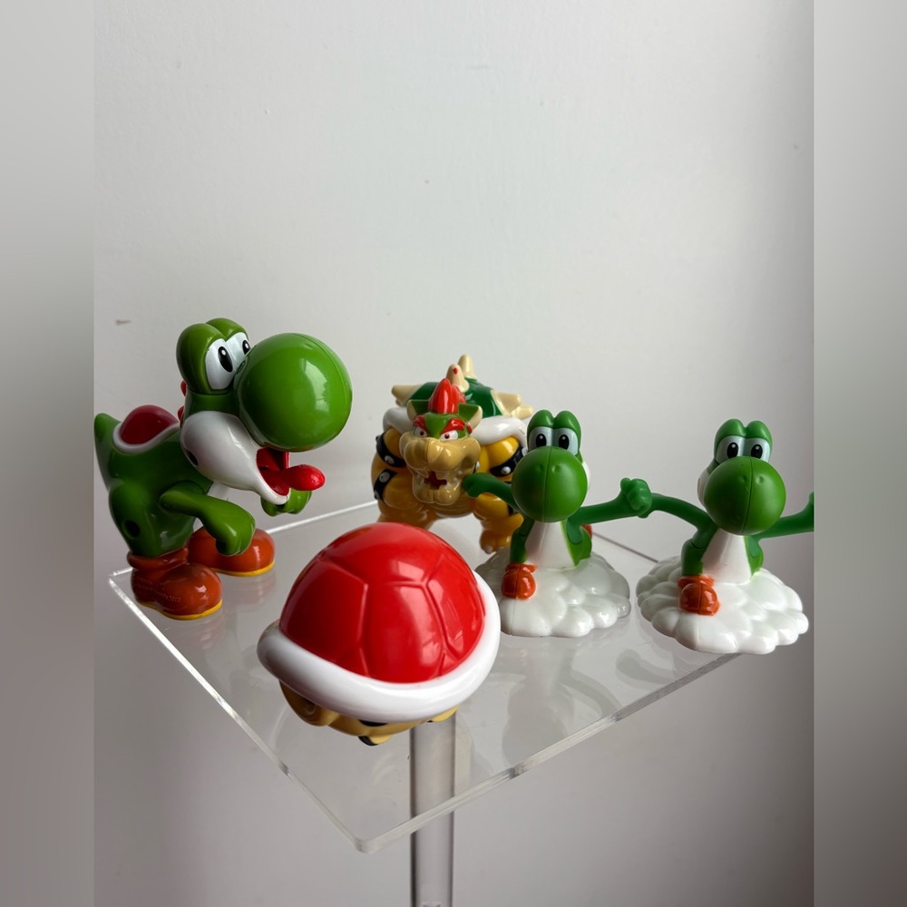 Set of 5 Nintendo Super Mario Brothers McDonalds happy meal Toys from 2017.